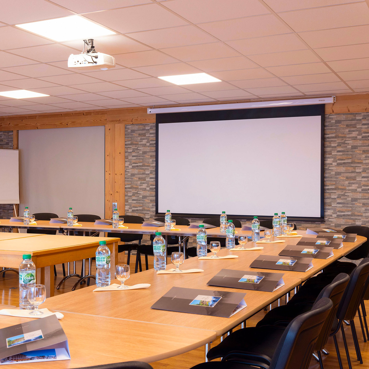 hotel-salle-seminaire-equipee-alpe-huez-1200