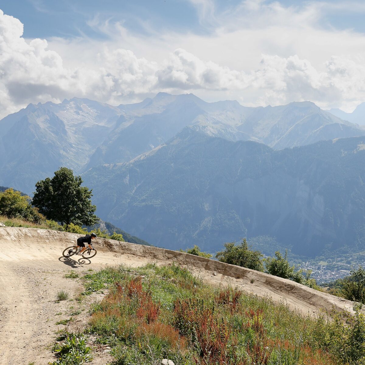 hotel-activites-alpe-huez-VTT-randonnee